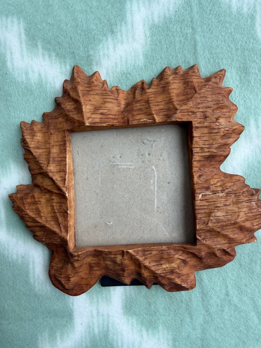 Vintage Resin Maple Leaf Photo Frames - Brown 3x3 - Picture 2 of 7